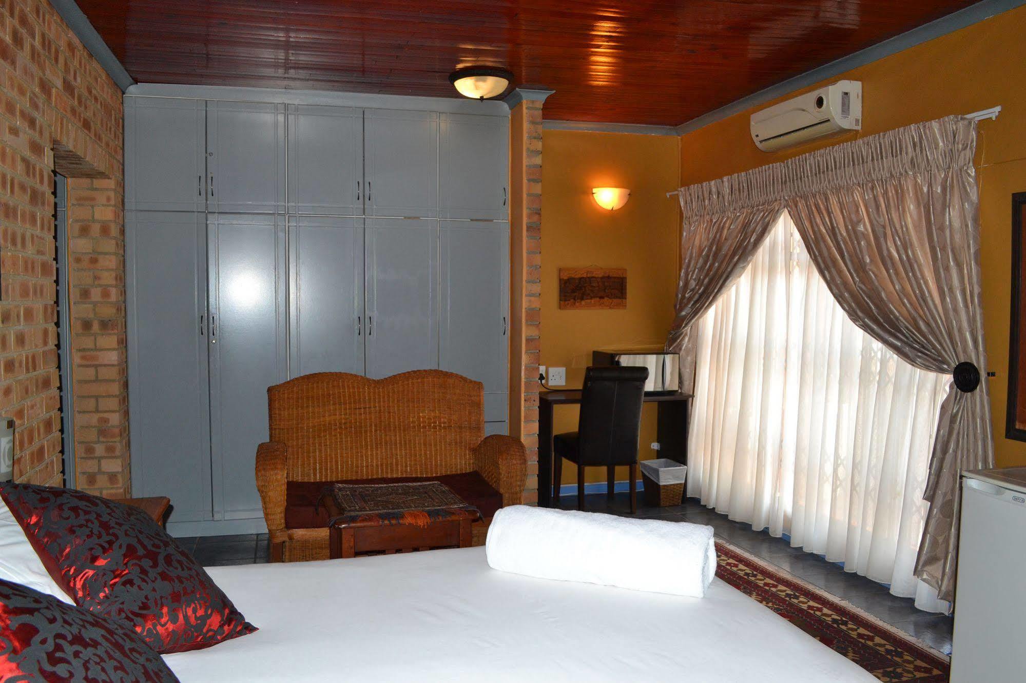 Boga Legaba Guest House & Conference Centre Мафикенг Экстерьер фото