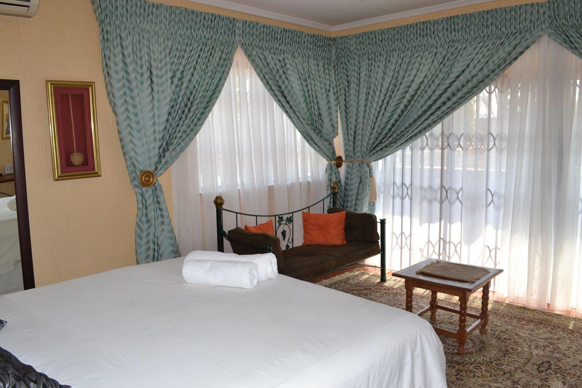 Boga Legaba Guest House & Conference Centre Мафикенг Экстерьер фото